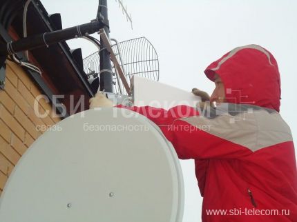 Установка внешней антенны на мачту для усиления сигнала 3G 